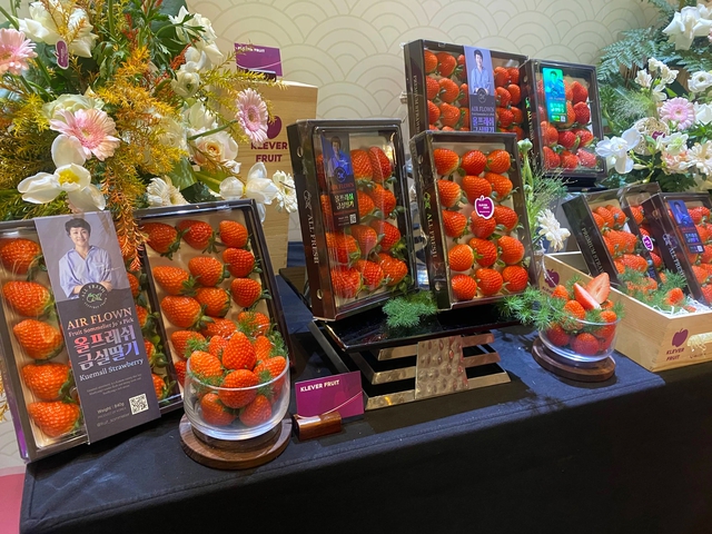 edit-4-1704626288629844638223 Những trái dâu tây chín "đúng thời điểm" được Klever Fruit giới thiệu tới khách hàng Việt Nam